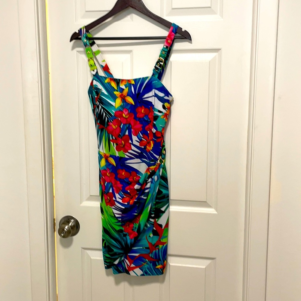 Pretty flower dress. Size 8.  36 bra size.